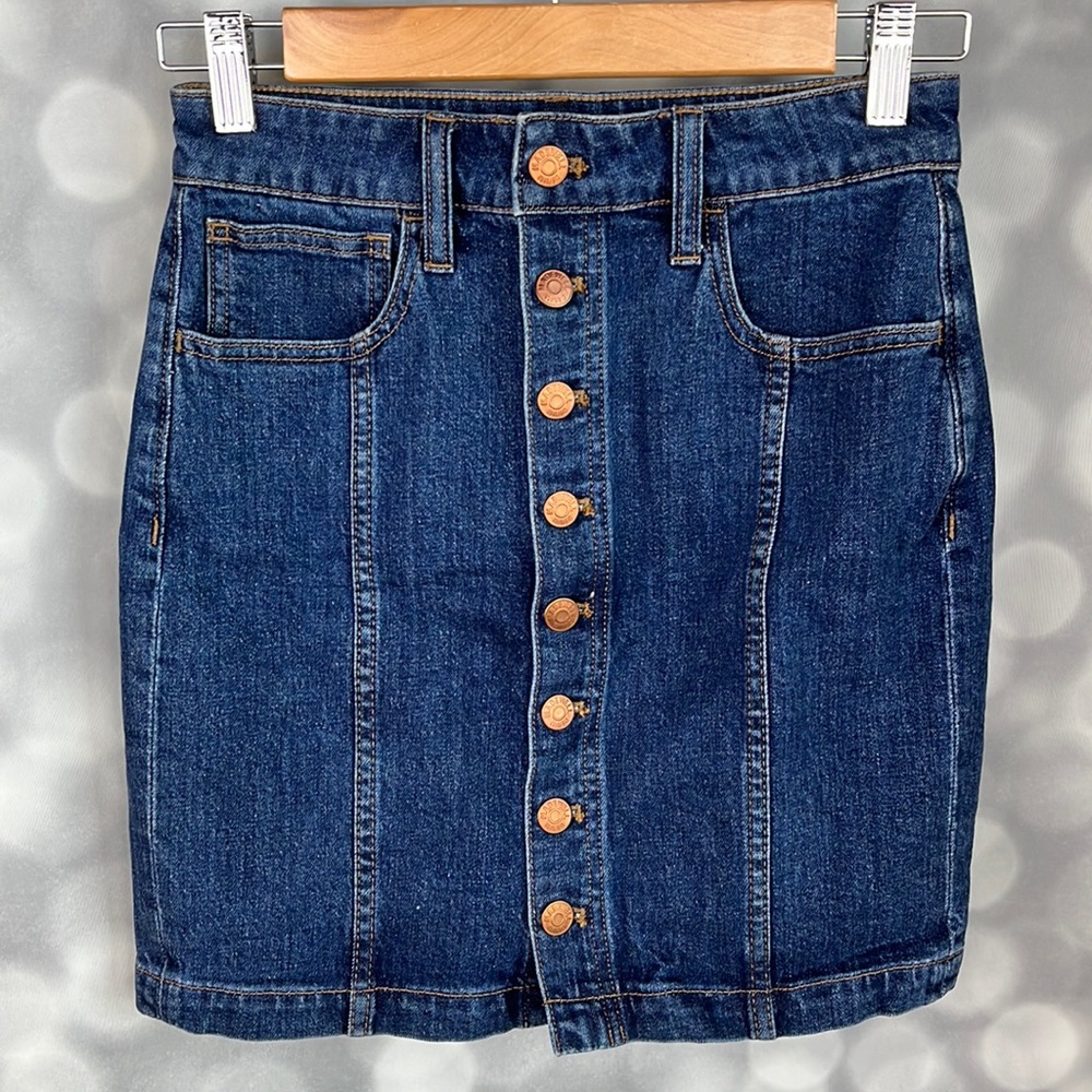 Madewell womens button front denim mini skirt. Size 24